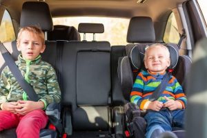 Детское автокресло как крепить в машине ремнями